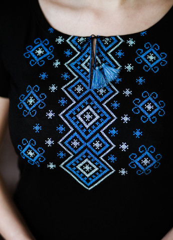 Женская вышитая футболка Карпатский орнамент черная с синим Melanika (250206203)