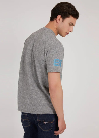 Серая футболка Guess