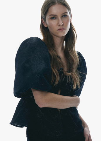 Чорна блуза з баскою H&M