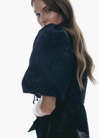 Чорна блуза з баскою H&M