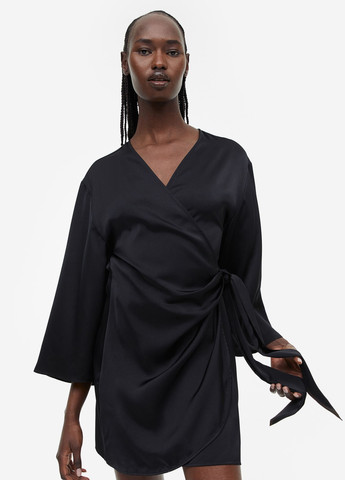 Чорна кежуал сукня на запах H&M однотонна