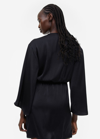 Чорна кежуал сукня на запах H&M однотонна