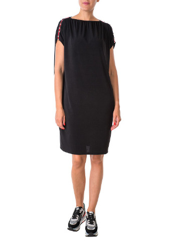 Черное кэжуал платье Miss Miss однотонное