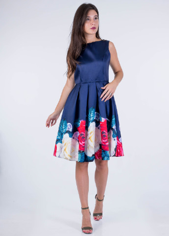 Темно-синее коктейльное платье клеш Sistaglam с цветочным принтом