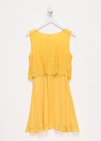 Желтое кэжуал платье клеш Vero Moda однотонное
