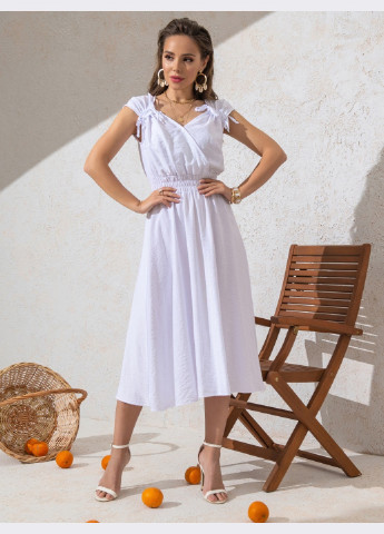 Белое кэжуал платье белого цвета с расклешенной юбкой Dressa однотонное