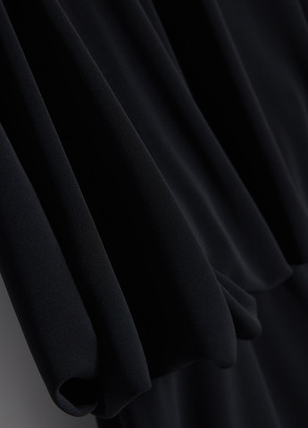 Черное коктейльное, кэжуал платье с открытой спиной Reserved однотонное