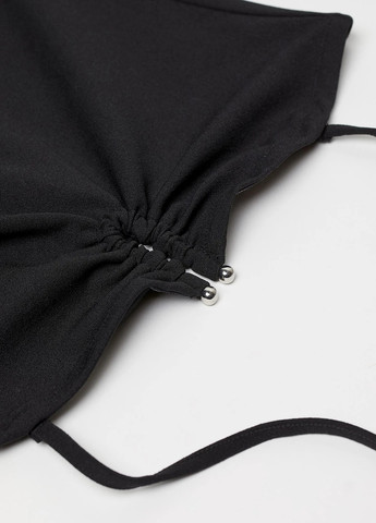 Черное кэжуал платье силуэтная, с открытыми плечами H&M однотонное