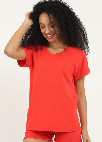 Красная всесезон женский костюм с футболкой и шортами QPSecret