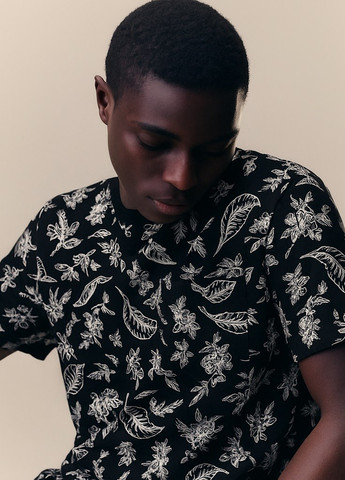 Чорно-біла футболка Label