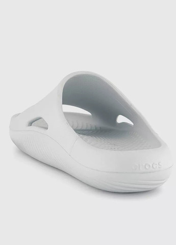 Серые шлепанцы Crocs