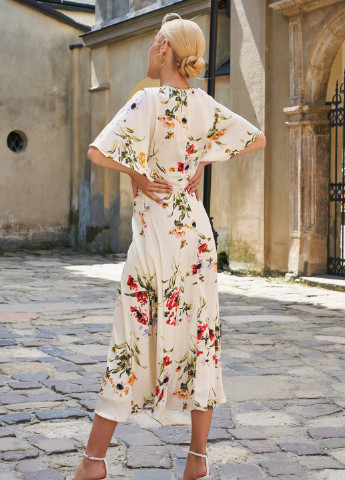 Молочное повседневный романтичное платье с цветами Gepur с цветочным принтом