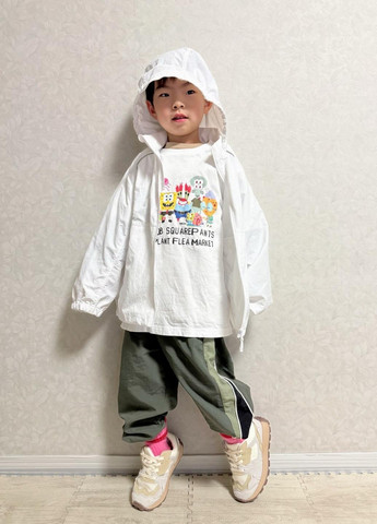 Белая летняя футболка Uniqlo