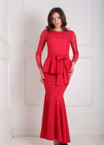 Красное кэжуал нарядное женское платье футляр с верхом из гипюра и воланом на талии adelis красный Podium однотонное