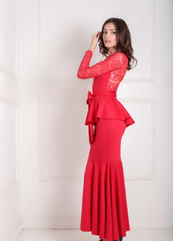 Красное кэжуал нарядное женское платье футляр с верхом из гипюра и воланом на талии adelis красный Podium однотонное