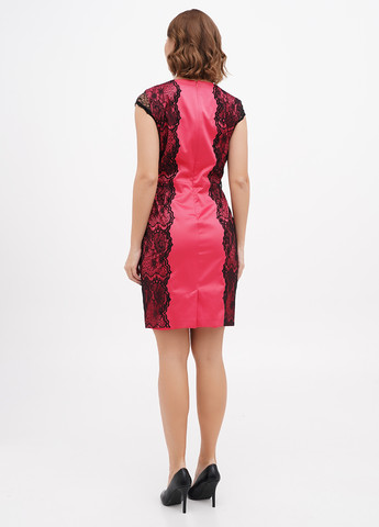 Фуксиновое (цвета Фуксия) кэжуал платье футляр Sassofono однотонное