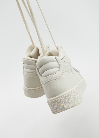 Белые демисезонные кроссовки Reserved