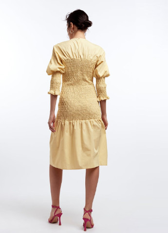 Желтое кэжуал платье футляр Gina Tricot однотонное