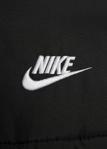 Черная зимняя куртка Nike FB7672-010