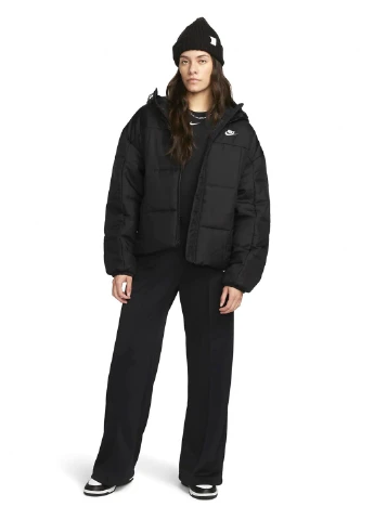 Черная зимняя куртка Nike FB7672-010