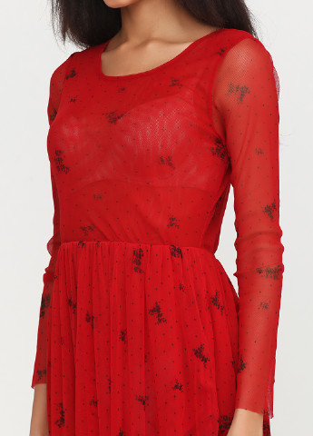 Красное кэжуал платье Minimum с рисунком