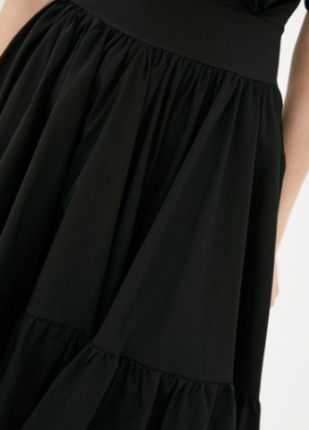 Черное вечернее летнее ассимитрическое женское платье с воланами. с открытыми плечами Podium однотонное