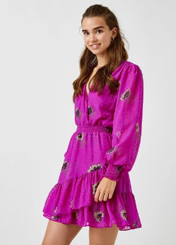 Фуксиновое (цвета Фуксия) кэжуал платье на запах KOTON с цветочным принтом