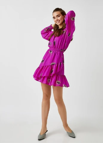 Фуксиновое (цвета Фуксия) кэжуал платье на запах KOTON с цветочным принтом