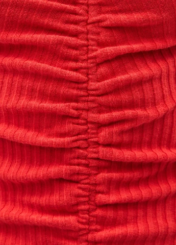 Червона коктейльна сукня футляр Bershka однотонна