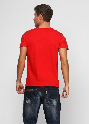 Красная футболка Mons