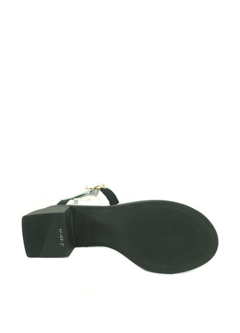 Белые босоножки Mila с ремешком