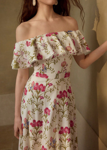 Кремовое кэжуал платье клеш, с открытыми плечами, с открытой спиной SHEIN с цветочным принтом