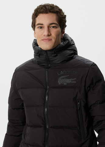 Черная зимняя куртка Lacoste