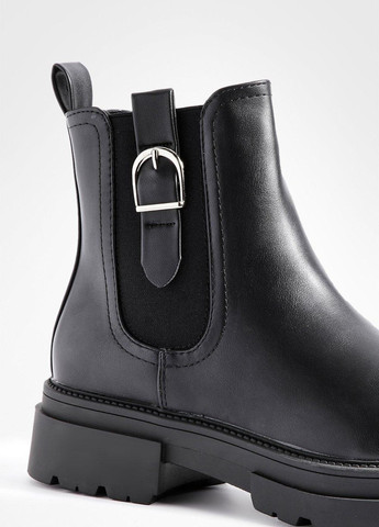 Осенние ботинки челси Boohoo с пряжкой из искусственной кожи