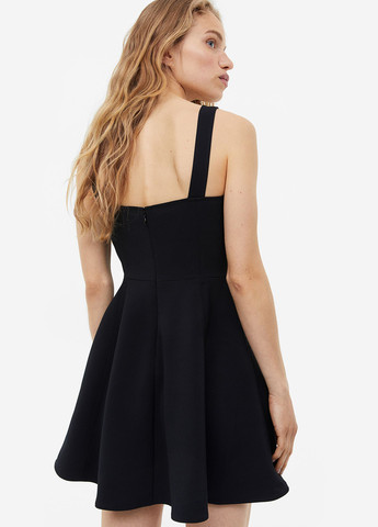 Черное кэжуал платье клеш H&M однотонное