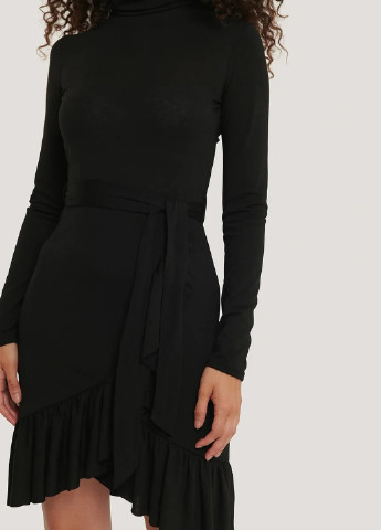 Черное кэжуал платье годе, платье-водолазка NA-KD однотонное