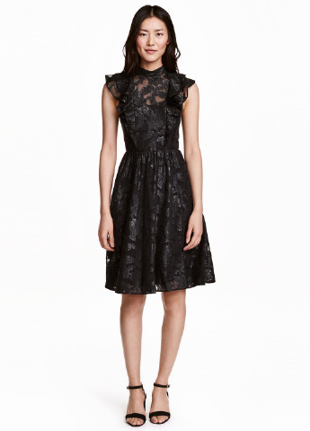 Черное коктейльное платье клеш H&M с рисунком