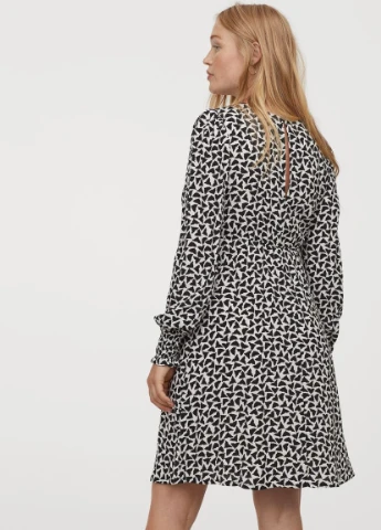 Молочное кэжуал мама платье с пышным рукавом H&M с рисунком