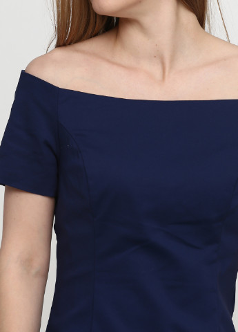 Темно-синее коктейльное платье футляр Bardot однотонное
