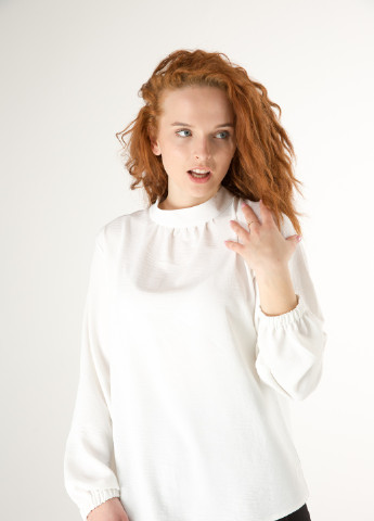 Белая демисезонная классическая женская блуза из жатки вискозы. INNOE Блуза