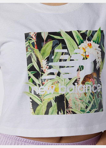 Белая летняя футболка New Balance