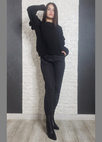 Черный зимний свитер Sleek Chic