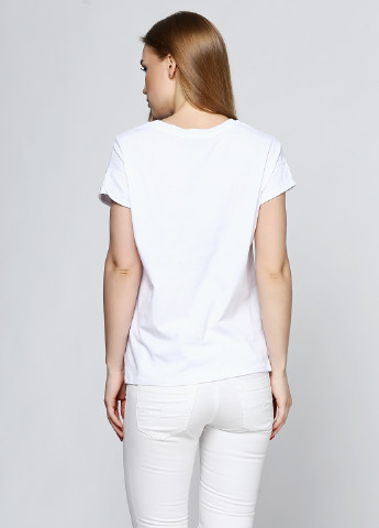 Белая летняя футболка Armani