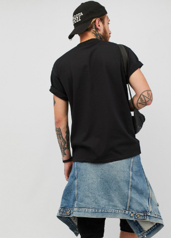 Черная футболка YAPPI