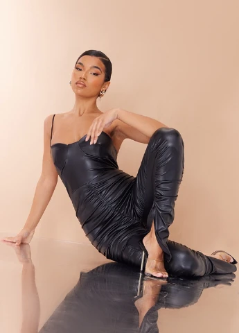 Комбінезон PrettyLittleThing комбінезон-брюки однотонний чорний кежуал штучна шкіра