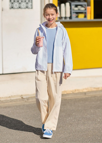 Біла демісезонна вітровка Uniqlo