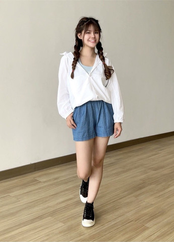 Біла демісезонна вітровка Uniqlo