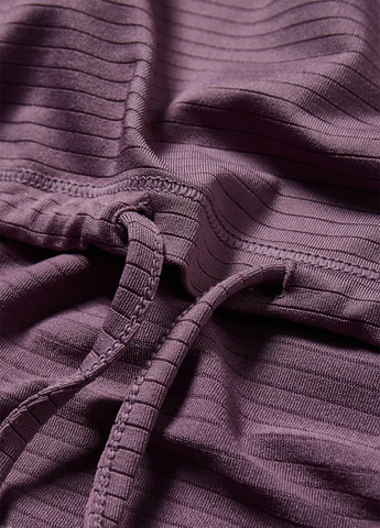 Темно-фиолетовая летняя футболка C&A
