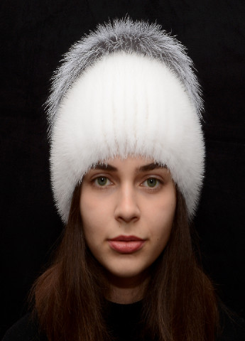 Женская шапка из вязаной норки с бубоном из чернобурки и разрезом Меховой Стиль бини (211209805)