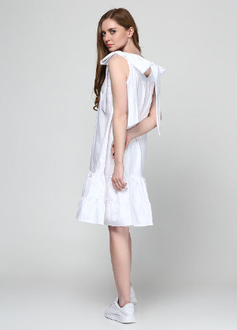 Белое кэжуал платье а-силуэт Basic Story однотонное